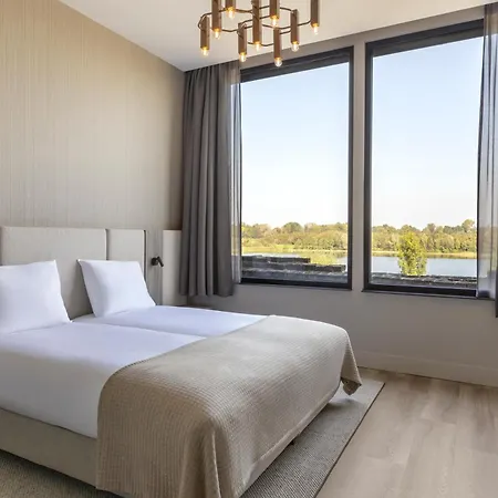 De Bronsbergen Boutique Wellness & Hotel *