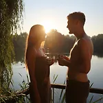 Hotel De Bronsbergen Boutique Wellness & *