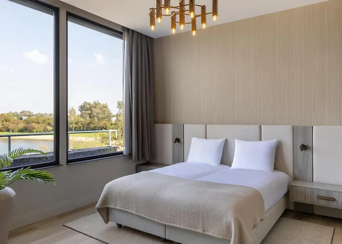 Ξενοδοχείο De Bronsbergen Boutique Wellness & *